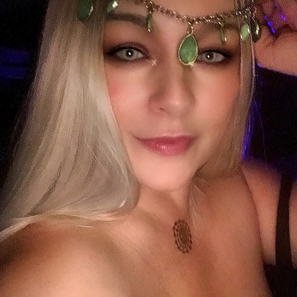 Custom Fashion Designer Farrah Nayka